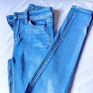 AMERICAN EAGLE SKINNY JEAN
